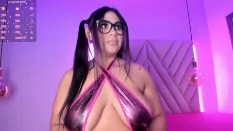 Snapshot of sussierogers chatting on November 21, 12:48 pm SussieRogers online show from November 21, 12:48 pm