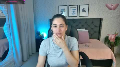   online show from December 4, 12:47 pm