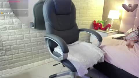 Snapshot of sussy__stone chatting on July 25, 12:14 pm online show from July 25, 12:14 pm
