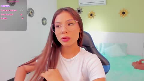 Snapshot of sussy_sweet4u chatting on January 31, 9:37 am sussy_sweet4u online show from January 31, 9:37 am