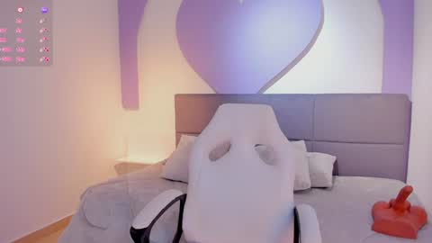 Snapshot of sussy_sweet4u chatting on February 8, 8:31 am sussy_sweet4u online show from February 8, 8:31 am