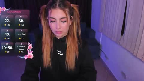 Snapshot of susyamis chatting on October 30, 4:03 am Susy online show from October 30, 4:03 am