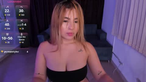 Snapshot of susyamis chatting on November 21, 4:11 am Susy online show from November 21, 4:11 am