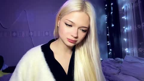 Stacy online show from April 7, 11:15 pm