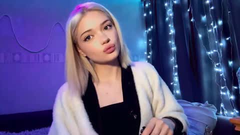 Stacy online show from April 20, 10:00 pm