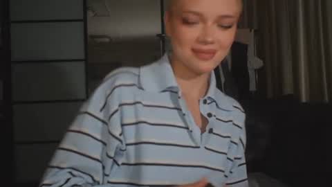 Snapshot of suzannabarmes chatting on July 5, 9:55 pm Stacy online show from July 5, 9:55 pm