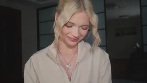 Snapshot of suzannabarmes chatting on July 9, 9:30 pm Stacy online show from July 9, 9:30 pm