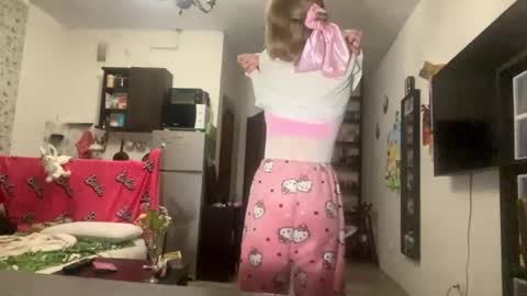 Suzanna online show from April 16, 10:12 pm