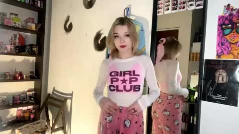 Suzanna online show from April 20, 10:11 pm