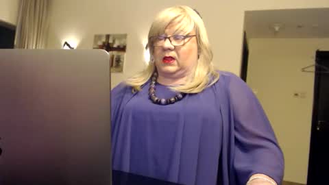 Snapshot of suzannebanci chatting on September 19, 6:30 pm My name is Sissy or more fully Suzanna Aprilia Maria Mariquita Catarina Chinita Banci. Soy una puta - que chimba ladybug online show from September 19, 6:30 pm