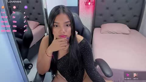 S U Z E T  online show from November 24, 7:35 pm