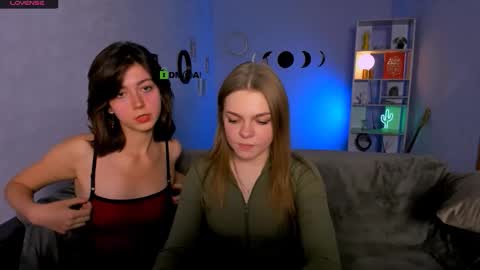 Snapshot of suzi_love chatting on October 16, 7:37 pm suzi_love online show from October 16, 7:37 pm