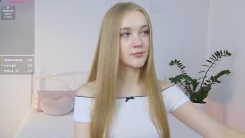 Suzi online show from October 8, 1:42 pm