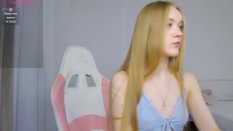 Suzi online show from November 22, 2:27 pm