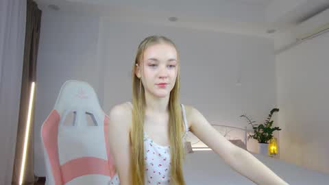 Suzi online show from November 30, 2:10 pm