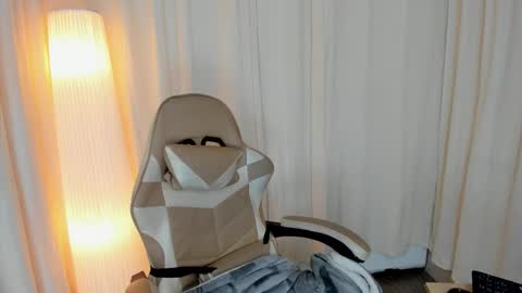 Snapshot of suzu_wolf chatting on October 16, 6:36 am suzu_wolf online show from October 16, 6:36 am