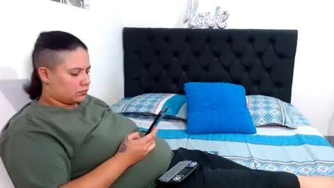 suzy_paz online show from April 7, 9:15 pm