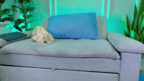 Suzy online show from April 22, 9:05 pm