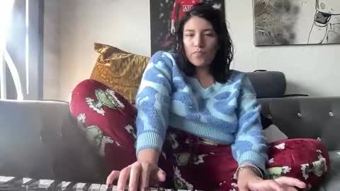 Suzy online show from November 23, 7:24 pm