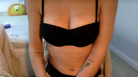 The real sugar baby   Suzy Summer   online show from January 25, 1:30 pm