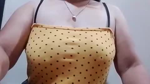 suzzie_hot online show from January 17, 1:05 pm