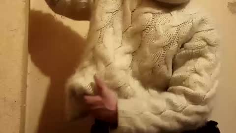 Snapshot of sweaterboy666 chatting on December 19, 6:23 pm sweaterboy666 online show from December 19, 6:23 pm