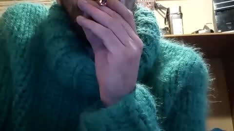 Snapshot of sweaterboy666 chatting on December 26, 10:37 am sweaterboy666 online show from December 26, 10:37 am