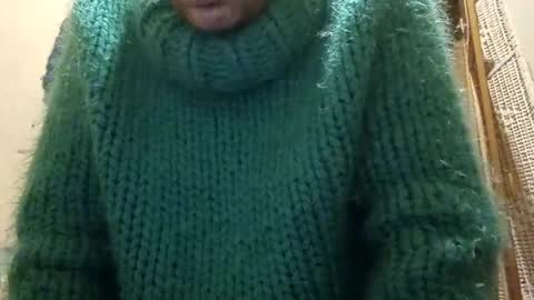 Snapshot of sweaterboy666 chatting on January 8, 3:40 am sweaterboy666 online show from January 8, 3:40 am