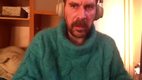 Snapshot of sweaterboy666 chatting on January 27, 10:06 am sweaterboy666 online show from January 27, 10:06 am