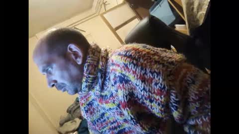 Snapshot of sweaterboy666 chatting on September 17, 1:51 am sweaterboy666 online show from September 17, 1:51 am