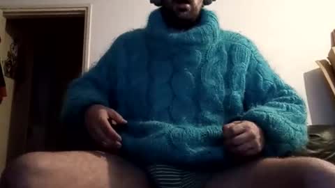 Snapshot of sweaterboy666 chatting on October 22, 6:13 am sweaterboy666 online show from October 22, 6:13 am