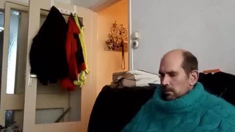 Snapshot of sweaterboy666 chatting on October 28, 11:25 am sweaterboy666 online show from October 28, 11:25 am