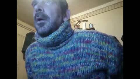 Snapshot of sweaterboy666 chatting on November 27, 2:35 am sweaterboy666 online show from November 27, 2:35 am