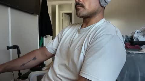 SweatinSD online show from April 17, 10:57 pm