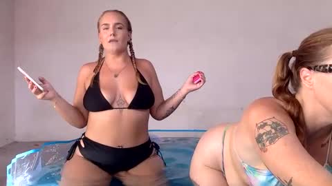 Snapshot of swedish_candii chatting on January 6, 9:43 pm Swedish Candii online show from January 6, 9:43 pm