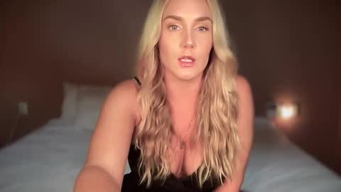 Snapshot of swedish_candii chatting on October 14, 2:45 am Swedish Candii online show from October 14, 2:45 am