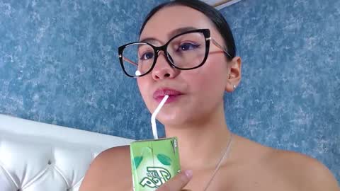 Amy  IG sweeet amy0 online show from December 17, 11:59 pm