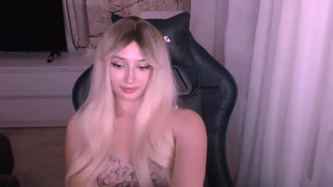 Kate online show from December 15, 4:33 pm