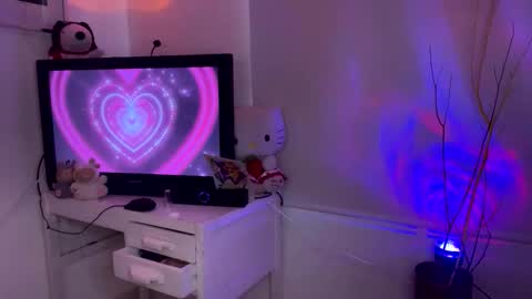 Snapshot of sweeetbabyy22 chatting on April 28, 7:41 pm Valeria online show from April 28, 7:41 pm