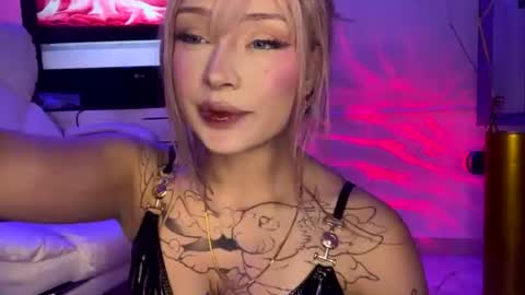 Snapshot of sweeetbabyy22 chatting on July 10, 8:07 am Valeria online show from July 10, 8:07 am