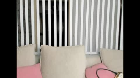 sweeety_peach online show from April 2, 8:45 am