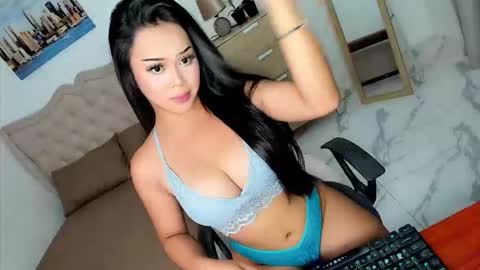 Snapshot of sweet18_jasmine chatting on April 29, 10:41 am sweet18_jasmine online show from April 29, 10:41 am
