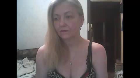 sweet4blonde609 online show from March 7, 6:35 am