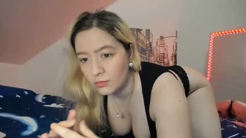 Snapshot of sweet4you1992 chatting on May 16, 9:35 pm Anne Marie online show from May 16, 9:35 pm