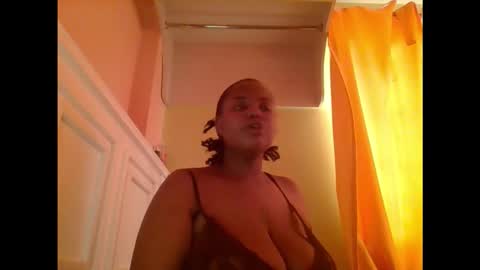 Snapshot of sweet52537 chatting on November 4, 8:35 am sweet52537 online show from November 4, 8:35 am