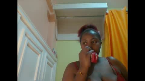 Snapshot of sweet52537 chatting on November 12, 9:47 pm sweet52537 online show from November 12, 9:47 pm