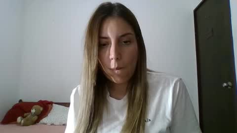 Snapshot of sweet__alana chatting on December 2, 11:18 pm Sweet  alana online show from December 2, 11:18 pm