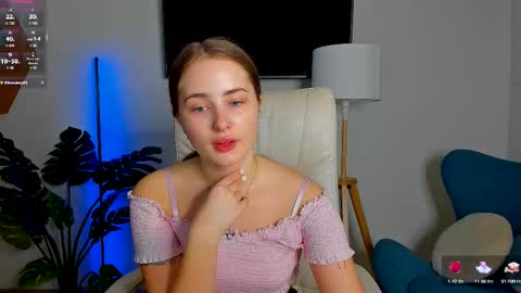 Snapshot of sweet__amily chatting on October 1, 6:19 am Sweet Amily online show from October 1, 6:19 am