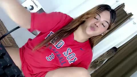 Snapshot of sweet_ahrii chatting on December 21, 8:54 am CLEO online show from December 21, 8:54 am