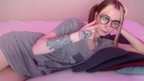 Alice online show from March 30, 6:42 pm